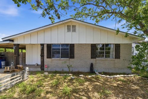 1101 Laredo St, Sinton, TX, 78387-3818 | Card Image
