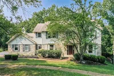 Stone/vinyl siding | Image 1