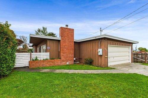 2714 Pine St, Eureka, CA, 95501-4059 | Card Image