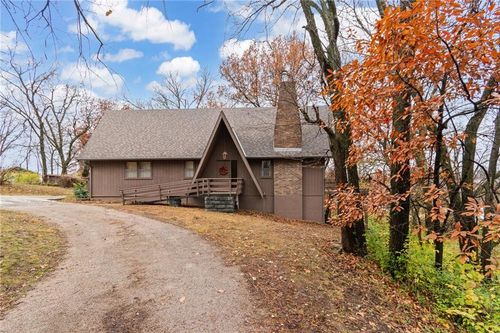 111 W Oak St, Warrensburg, MO, 64093-1335 | Card Image