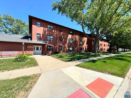 1317 Seneca St, Storm Lake, IA, 50588-1976 | Card Image