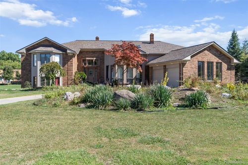 37418 Fiore Trl, Clinton Twp, MI, 48036-2033 | Card Image