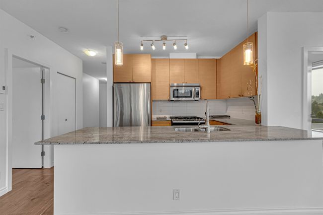1602 - 400 Capilano Rd, Condo with 2 bedrooms, 2 bathrooms and 1 parking in Port Moody BC | Image 16