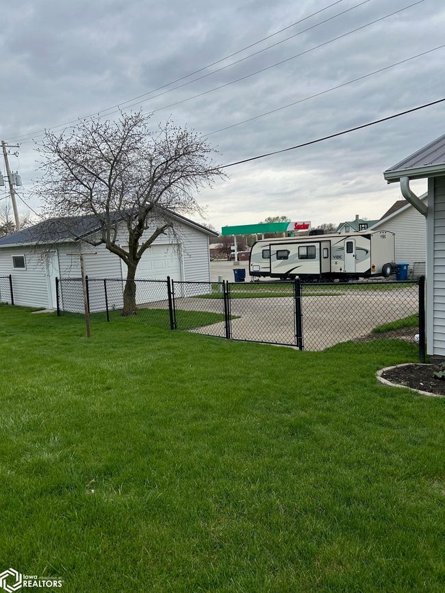 906 4 Th St, Home with 4 bedrooms, 2 bathrooms and 6 parking in Victor IA | Image 46