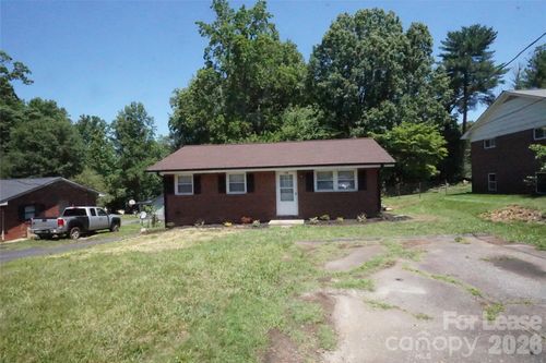 130 31st Ave Nw, Hickory, NC, 28601-1034 | Card Image