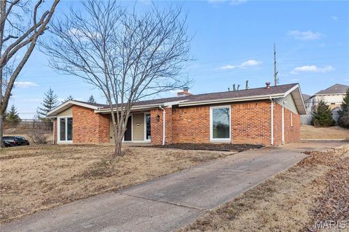 7 Chevington Ct, Ballwin, MO, 63011-2709 | Card Image