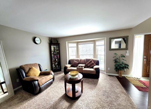 8366 Sherwood Dr, Grand Blanc, MI, 48439-8391 | Card Image