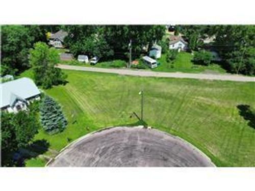 113 Parker Ln, Redwood Falls, MN, 56283-2033 | Card Image