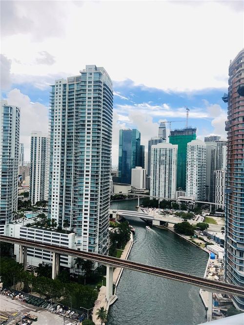 2805-185 Sw 7th St, Miami, FL, 33130-2990 | Card Image