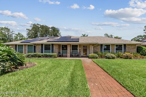 8205 Hidden Lake Dr N, Jacksonville, FL, 32216-6321 | Card Image