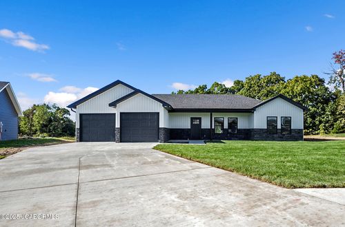 734 Vine Dr, Holts Summit, MO, 65043-4401 | Card Image