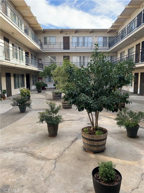 3d-528 S Cedar Ave, Long Beach, CA, 90802-4617 | Card Image