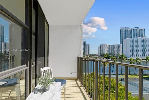 apt-518-1000 Parkview Dr, Hallandale Beach, FL, 33009-2931 | Card Image