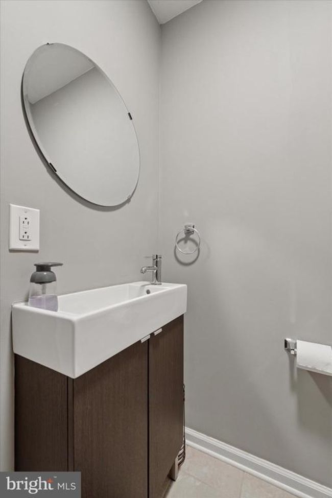 379 E Elm St, Townhouse with 3 bedrooms, 3 bathrooms and null parking in CONSHOHOCKEN PA | Image 18