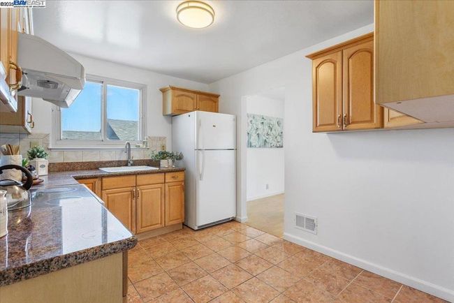 20 Martgate Street, House other with 3 bedrooms, 2 bathrooms and 2 parking in Daly City CA | Image 13