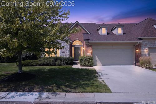 26121 Valhalla Dr, Farmington Hills, MI, 48331-3782 | Card Image