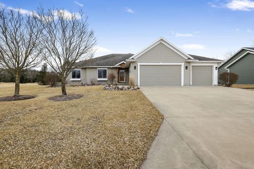 1547 Foxfire Court, WAUPACA, WI, 54981 | Card Image