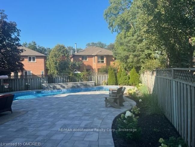 1374 Cobbler Lane, House other with 4 bedrooms, 3 bathrooms and 4 parking in Oakville ON | Image 32