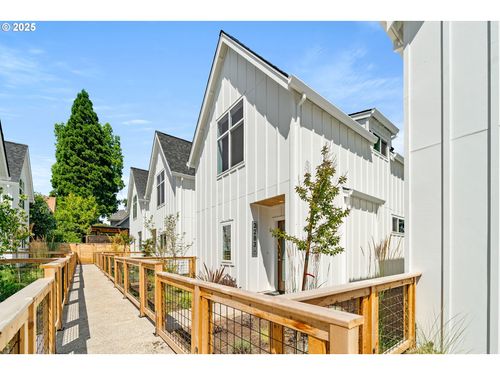 2283 N Humboldt St, Portland, OR, 97217-3529 | Card Image