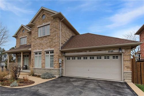 3549 King St, Vineland, ON, L0R2C0 | Card Image