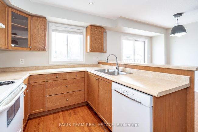 68 Michelle Dr, House attached with 3 bedrooms, 2 bathrooms and 2 parking in Orillia ON | Image 6