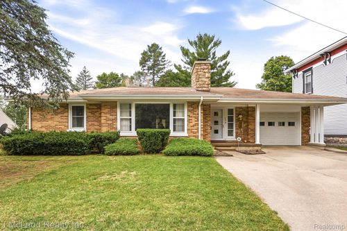 304 Prospect St, Vassar, MI, 48768-1614 | Card Image