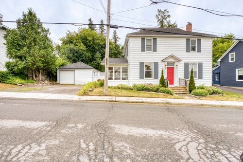 82 Farm St, Almonte, ON, K0A1A0 | Card Image