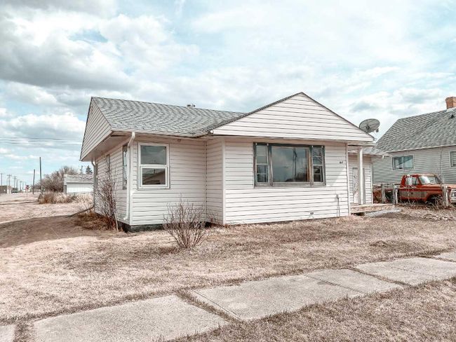 4647 53 Street, Home with 2 bedrooms, 1 bathrooms and 1 parking in Rycroft AB | Image 5