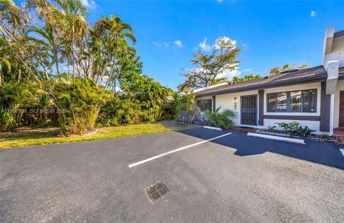 1s-567 Ne 199th Ter, Miami, FL, 33179-3048 | Card Image