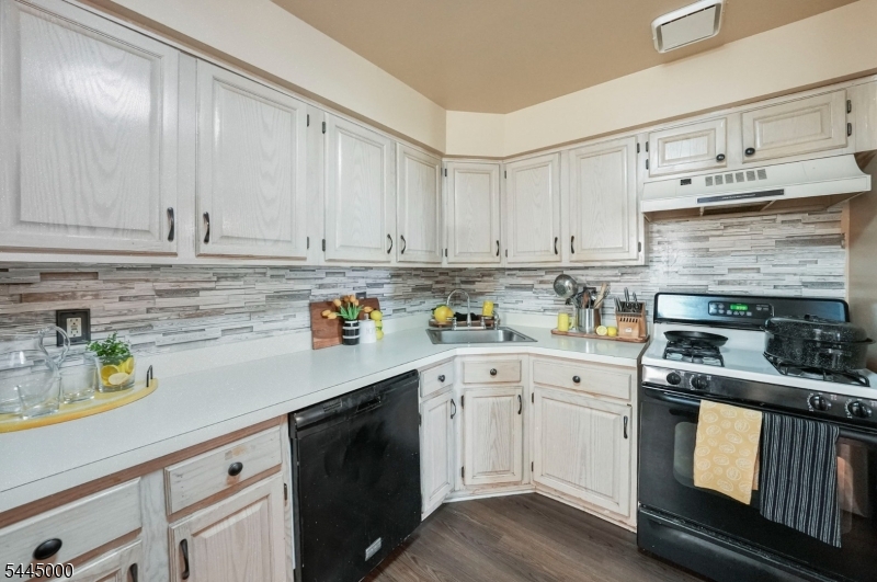 Residential in Woodbridge Twp. 5
