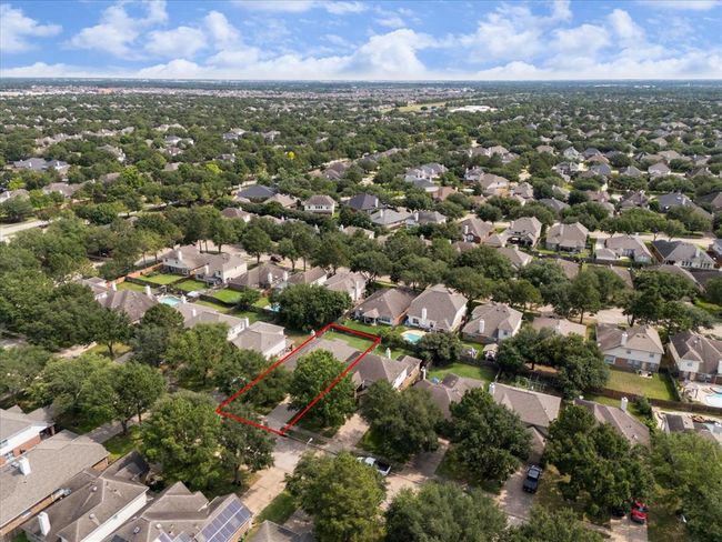 As part of the Cinco Ranch community, enjoy access to amenities like pools, parks, and walking trails, enhancing your lifestyle. | Image 27