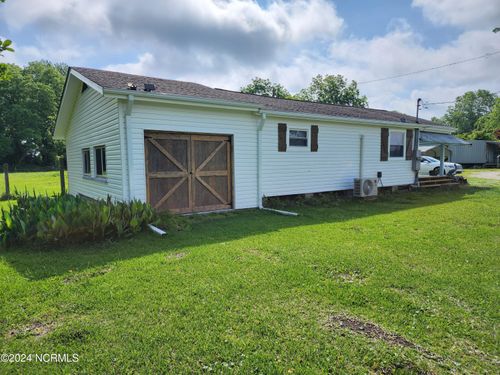 772 Belgrade Swansboro Rd, Stella, NC, 28582-9621 | Card Image