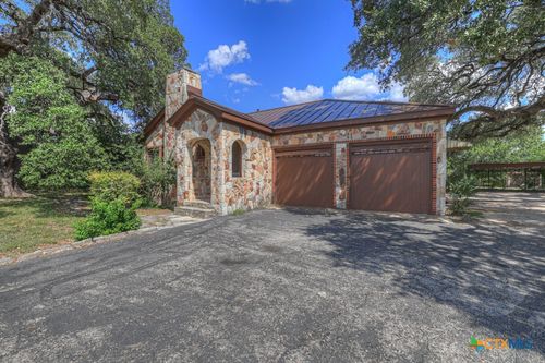 1339 E Kingsbury St, Seguin, TX, 78155-4049 | Card Image