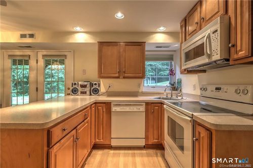 18 Gaylor Dr, Monroe, CT, 06468-4215 | Card Image