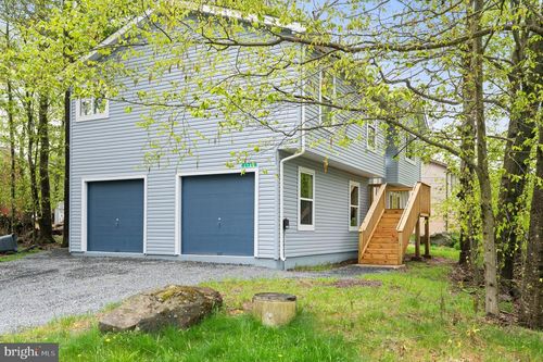 1700 Rolling Hills Dr, Tobyhanna, PA, 18466-3659 | Card Image