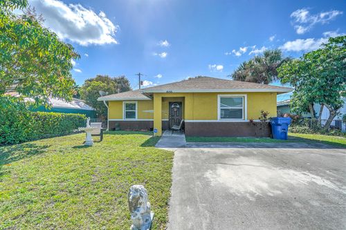 1555 W 17th Street, Riviera Beach, FL, 33404 | Card Image