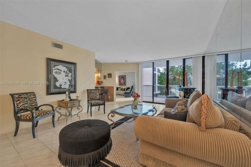 305-20281 E Country Club Dr, Aventura, FL, 33180-3024 | Card Image