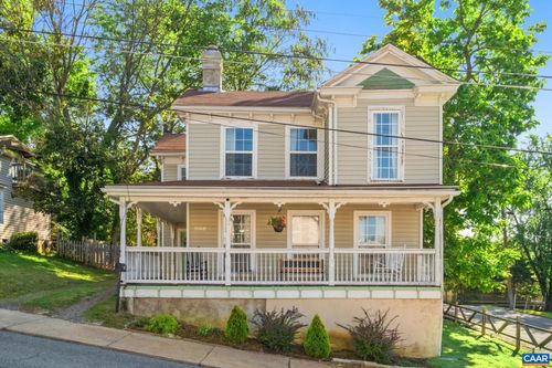 221 Reservoir St, Staunton, VA, 24401-4044 | Card Image