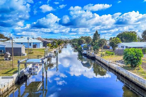 825 E 5th St, ENGLEWOOD, FL, 34223-4410 | Card Image