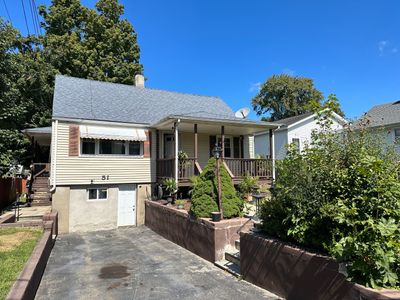 Front of house from driveway view | Image 1