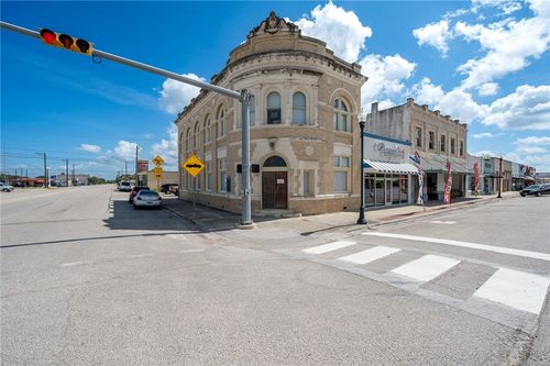 201 E Sinton St, Sinton, TX, 78387-2654 | Card Image