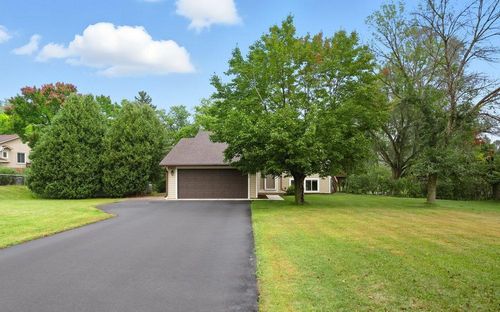 10179 Englewood Dr, Eden Prairie, MN, 55347-4621 | Card Image