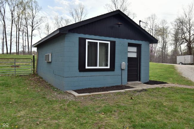 Front and side view of Inlaw quarters | Image 37