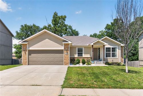 1308 Nw Hilltop Ln, Grain Valley, MO, 64029-7718 | Card Image