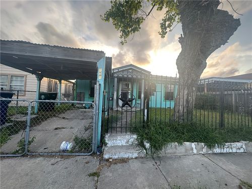 321 Cortez St, Corpus Christi, TX, 78405-3257 | Card Image