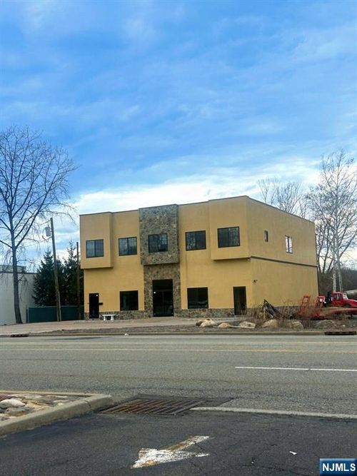81 Passaic Ave, Fairfield, NJ, 07004-3541 | Card Image