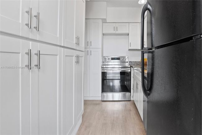 A42 - 6580 Santona St, Condo with 2 bedrooms, 2 bathrooms and null parking in Coral Gables FL | Image 5