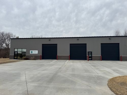 3286 Fields Dr, Bettendorf, IA, 52722-2487 | Card Image