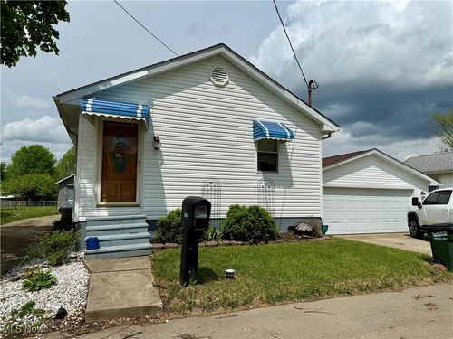 523 E 9th St, Uhrichsville, OH, 44683-1509 | Card Image