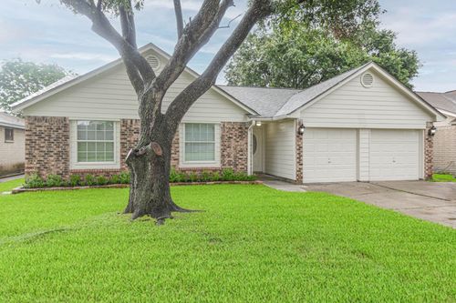 3805 Youpon Dr, La Porte, TX, 77571-4325 | Card Image